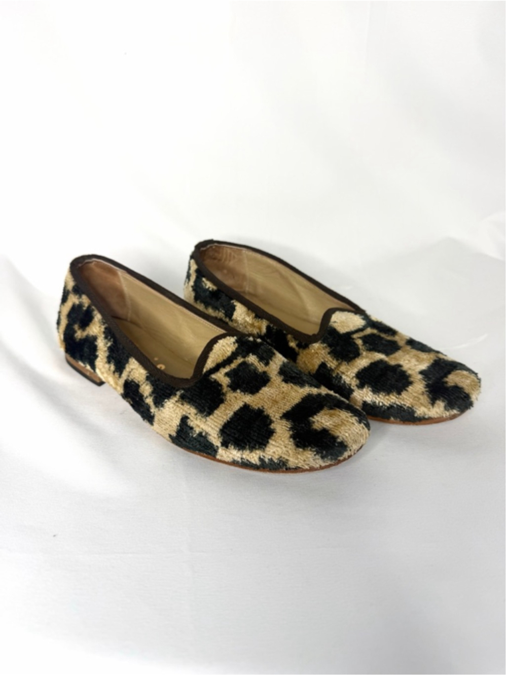 Women's Artemis Design Co. Leopard Print Velvet Loafers Size 9 Beige/Black